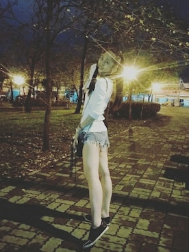 「AAのアイテム（パンツ）」を使った、萱Sayun Shermieさん（レディース・165cm）の春コーディネート