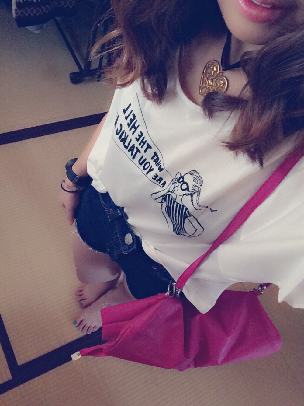 「BBQ、チョーカー」｜「TWNROOMのWHAT THE HELL T/S（Tシャツ/カットソー、ホワイト系）」を使った、まいちむさん（レディース・151cm）の夏コーディネートの1枚目の写真