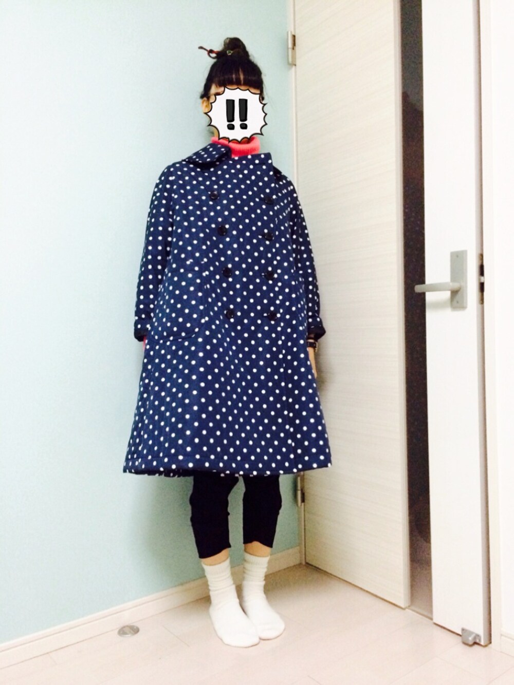 「ドット、モノトーン、半端丈パンツ、白ソックス、コムデギャルソン、ネイビー、ネイビー×ホワイト」｜「COMME des GARCONS COMME des GARCONSのアイテム（その他アウター、ブラック系）」を使った、とめ子さん（レディース・163cm）の冬コーディネートの1枚目の写真