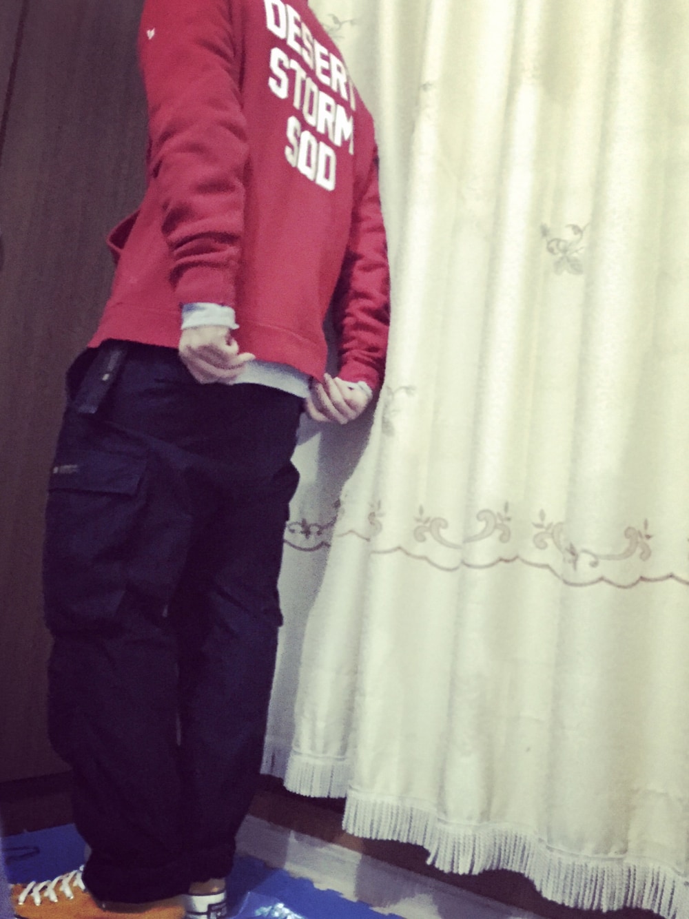 「WTAPSのアイテム（パーカー、レッド系）」を使った、玩傲川さん（メンズ・175cm）の秋コーディネートの1枚目の写真