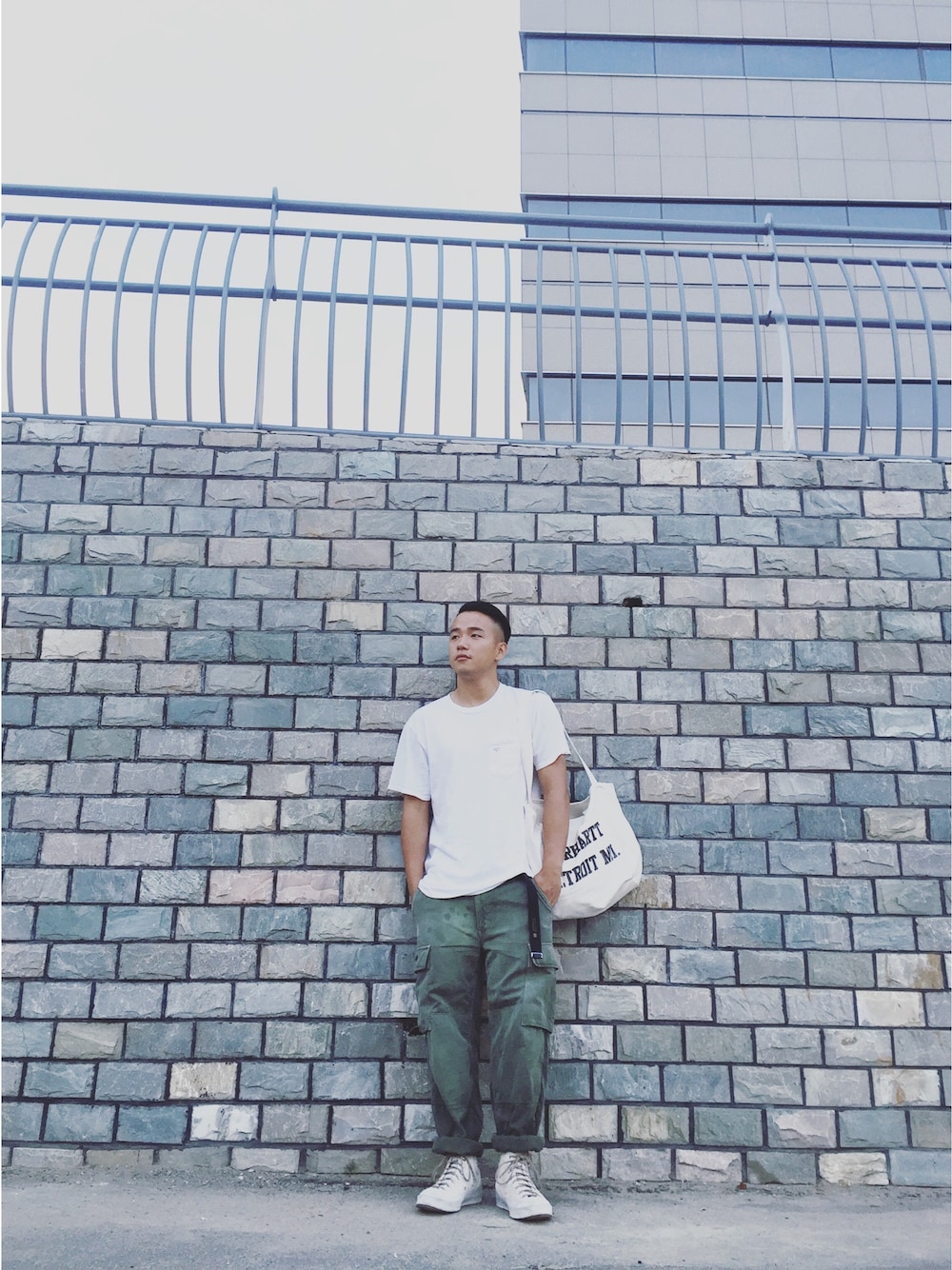 「NOAHのアイテム（Tシャツ/カットソー、ホワイト系）」を使った、玩傲川さん（メンズ・175cm）の夏コーディネートの1枚目の写真