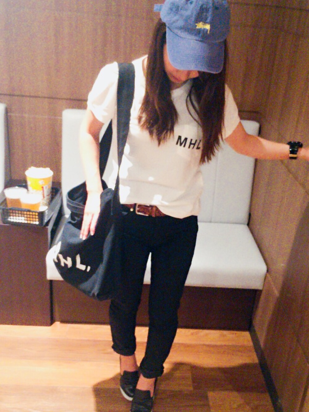 「シンプル、大人カジュアル、ショルダーバッグ、秋コーデ、キャップ、MHL.」｜「STUSSYのStock Lo Profile Cap（キャップ、ブルー系）」を使った、とら☆さん（レディース・152cm）の秋コーディネートの1枚目の写真