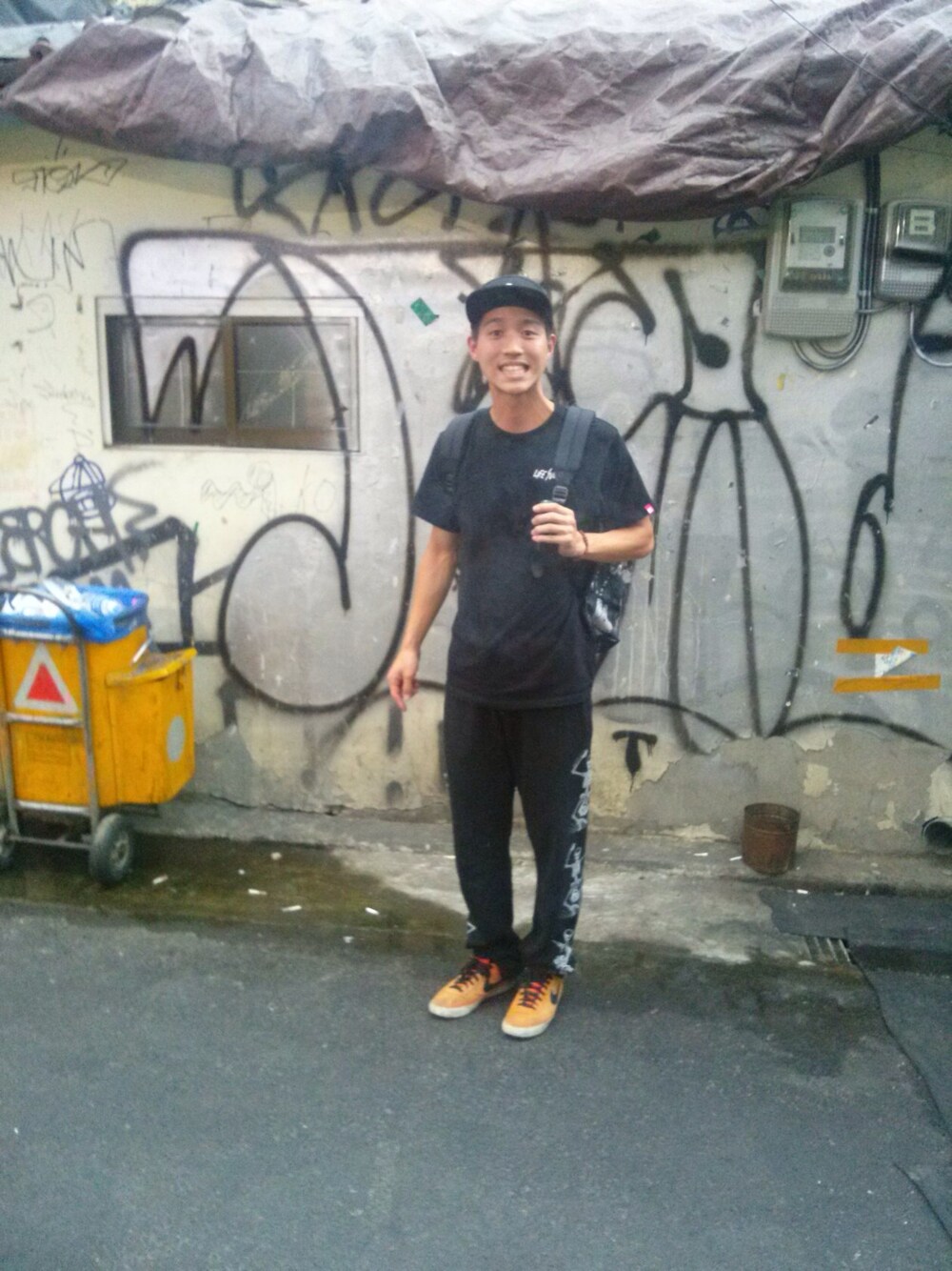 「stussy、ALIFE、NIKE」｜「STUSSYのアイテム（キャップ、ブラック系）」を使った、함정현さん（メンズ・177cm）の夏コーディネートの1枚目の写真