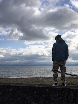 「アイテム（マウンテンパーカー、ブルー系）」を使った、HermanWongさん（メンズ・174cm）の冬コーディネート