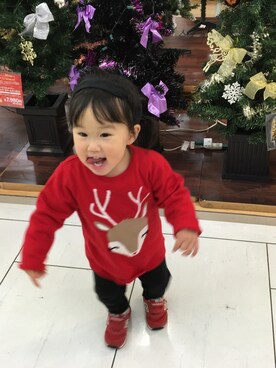 「H&M（エイチ・アンド・エム）のアイテム（ニット/セーター、レッド系）」を使った、hiitanさん（キッズ・90cm）の冬コーディネート