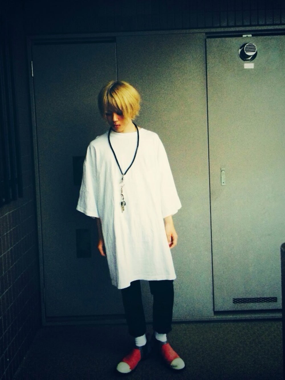 「COMME des GARCONS、スラックス、黒、モード、白靴下、白Tシャツ」｜「モード系
（その他、その他）」を使った、しょき。さん（メンズ・164cm）の夏コーディネートの1枚目の写真