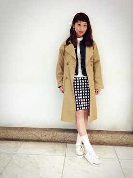「サンダルに靴下」｜「アイテム（トレンチコート）」を使った、azusa miyachiさん（レディース・165cm）の冬コーディネート