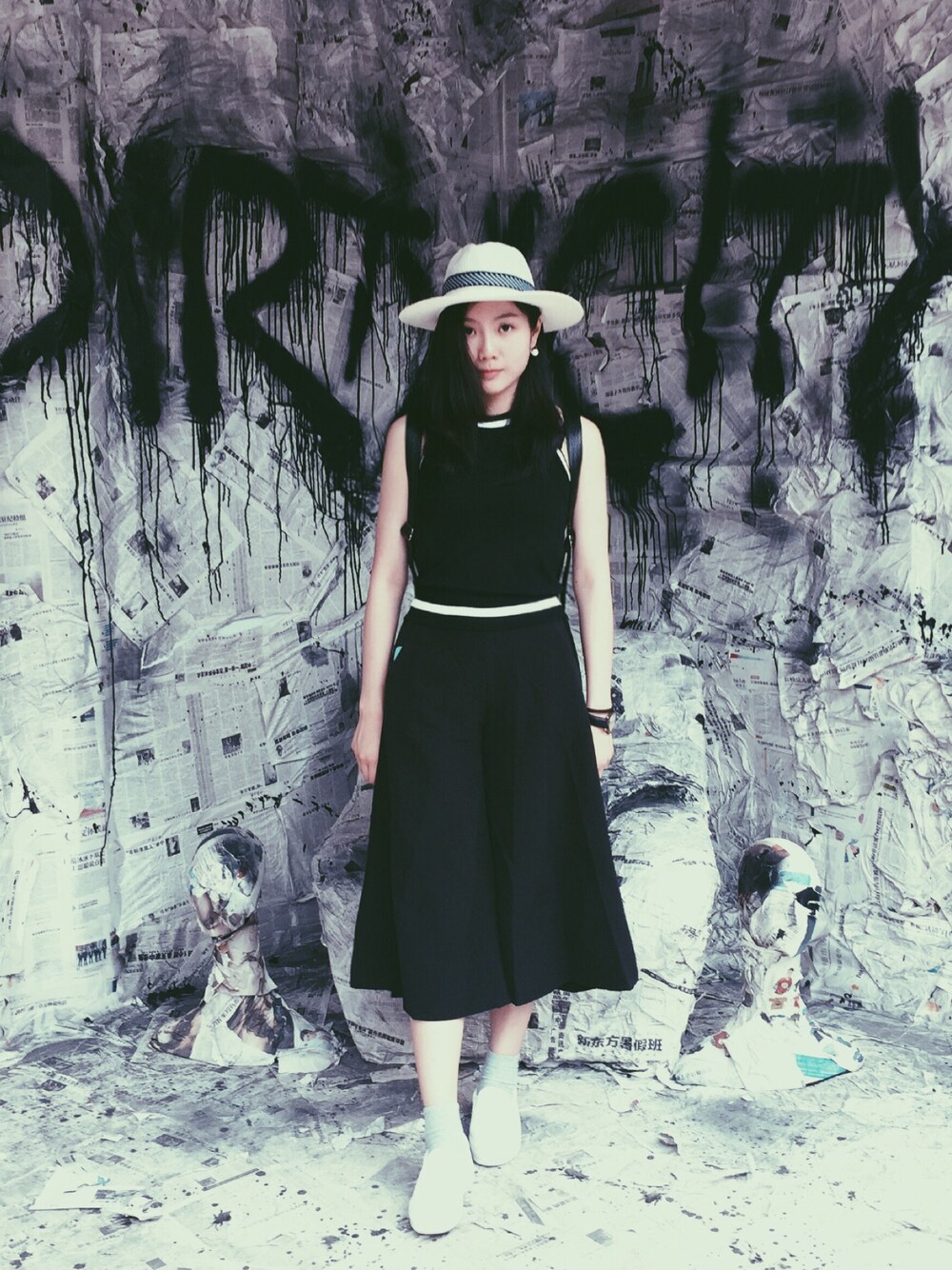 「H&Mのアイテム（ソックス/靴下、グレー系）」を使った、Josephine Loongさん（レディース・165cm）の夏コーディネートの1枚目の写真