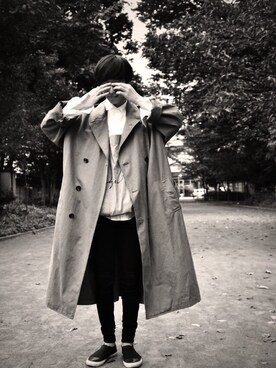 「Yohji Yamamoto（ヨウジヤマモト）のアイテム（トレンチコート）」を使った、Yu さん（メンズ・175cm）の秋コーディネート