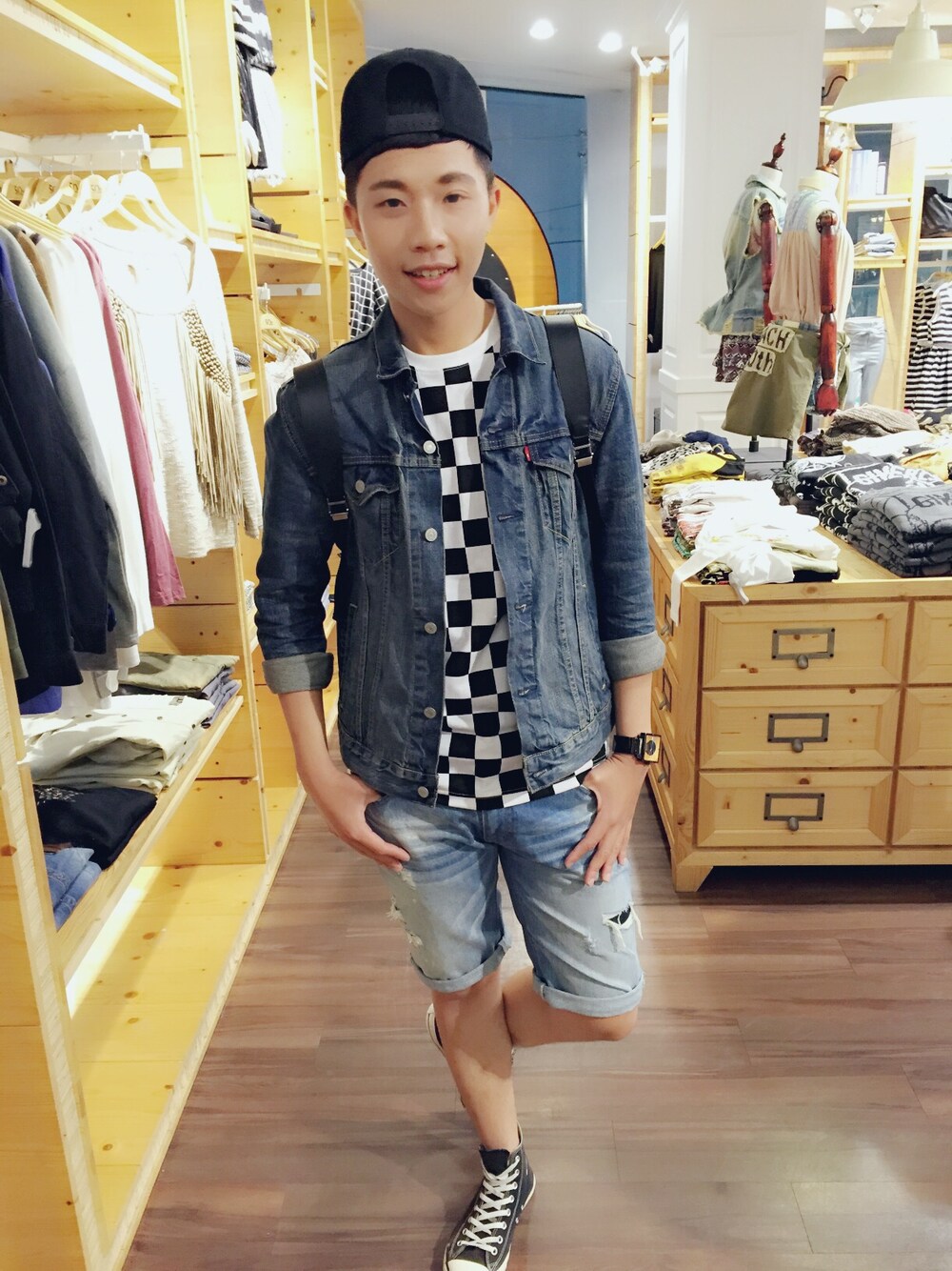 「REMIXのアイテム（Tシャツ/カットソー、ホワイト系）」を使った、Rui_Chengさん（メンズ・181cm）の春コーディネートの1枚目の写真