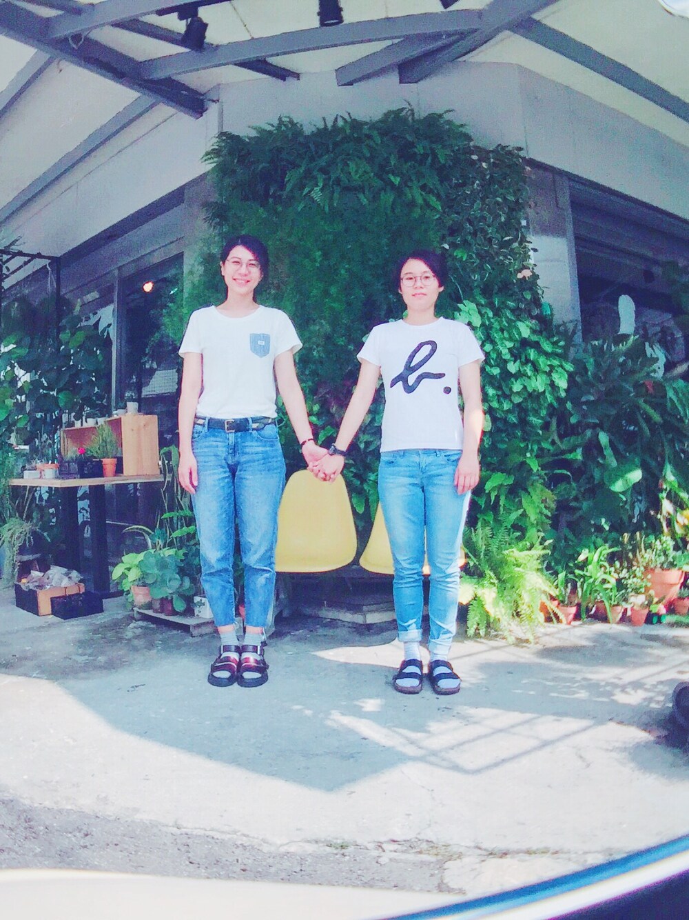 「green、hot summer」｜「Dr. MartensのDr Martens Gryphon Sandals（サンダル、レッド系）」を使った、寧圈さん（レディース・162cm）の秋コーディネートの1枚目の写真