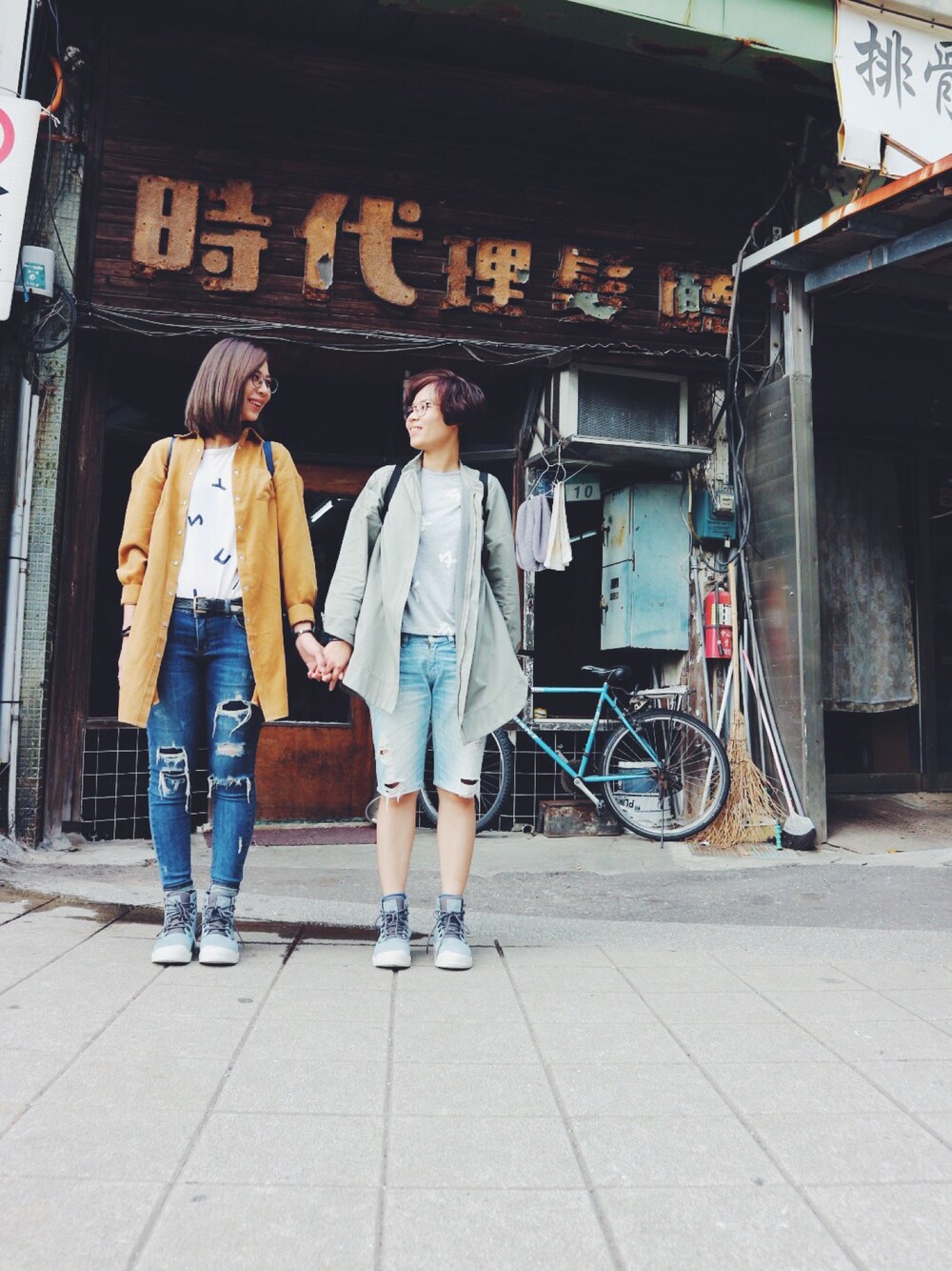 「200days、PALLADIUM、blue」｜「PALLADIUMのアイテム（シューズ、ブルー系）」を使った、寧圈さん（レディース・162cm）の秋コーディネートの1枚目の写真