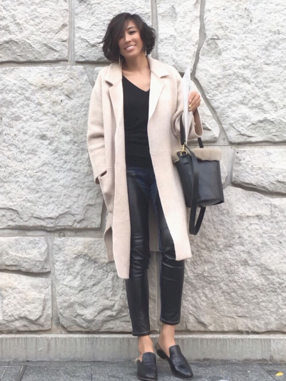 「冬コーデ、stellarhollywood、ステラハリウッド、attitube、ZARA、GIVENCHY、pellico、PELLICO SUNNY」｜「PELLICO SUNNYのPELLICO SUNNY ファー付スリッパ（その他シューズ、ブラック系）」を使った、光杉 真理子さん（レディース・168cm）の秋コーディネートの1枚目の写真