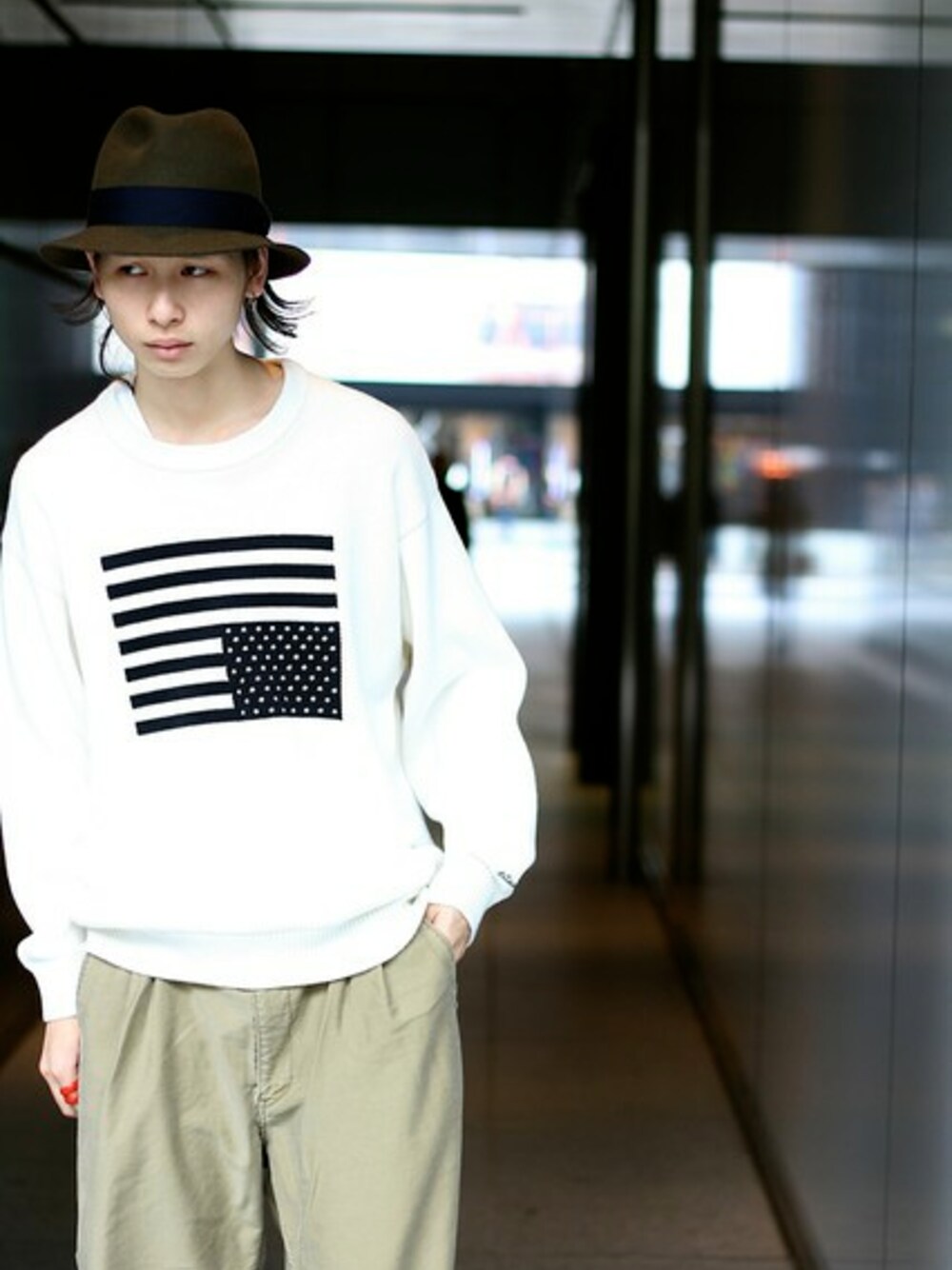 「古着、ニット、カジュアル、VICTIM、ハット、68&brothers」｜「68&brothersのVICTIM × 68 BROTHERS / FLAG KNIT ／ フラッグ ニット（ニット/セーター、ホワイト系）」を使った、VICTIM_TAKIGUCHIさん（メンズ・184cm）の秋コーディネートの1枚目の写真