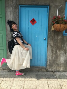 「H&M（エイチ・アンド・エム）のアイテム（スカート、ホワイト系）」を使った、劉貝兒さん（レディース・157cm）の春コーディネート