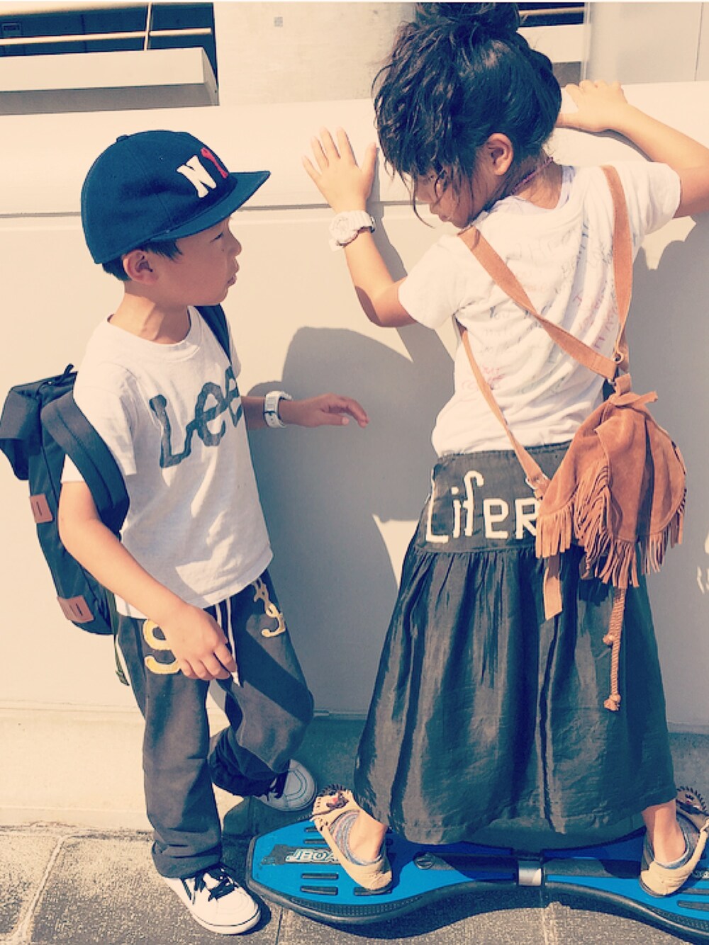 「LEE、gotoHollywood、DENIM DUNGAREE、ミネトンカ、ZARA、kids、BEAMS、patagonia」｜「Leeのアイテム（Tシャツ/カットソー、グレー系）」を使った、_CHANK_さん（キッズ・120cm）の秋コーディネートの1枚目の写真