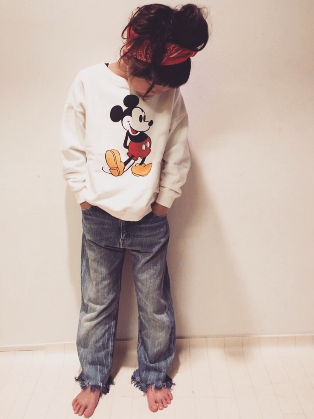 「シンプル、ミッキー、ZARA、ZARA KIDS、Levi's、デニム、女の子、キッズファッション、キッズコーデ」｜「ZARA KIDSのアイテム（スウェット、ホワイト系）」を使った、_CHANK_さん（キッズ・125cm）の春コーディネートの1枚目の写真