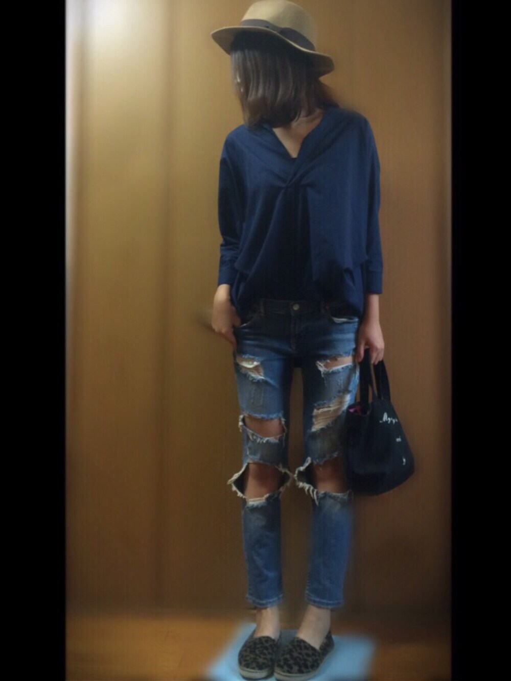 「ラフ」｜「ZARAのアイテム（デニムパンツ、ブルー系）」を使った、taekoさん（レディース・169cm）の秋コーディネートの1枚目の写真