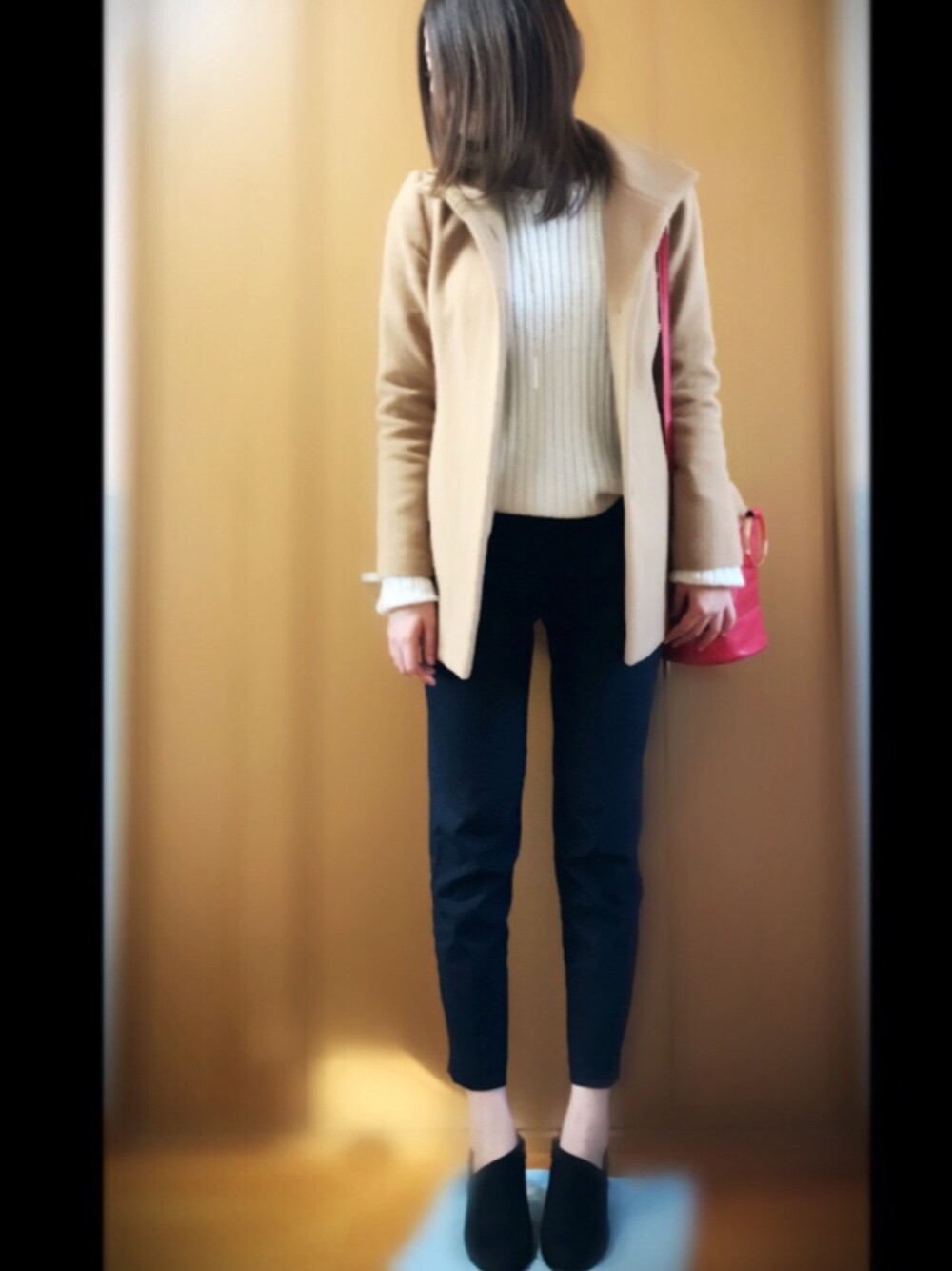 「シンプルコーデ、無難、寒い」｜「GUのアイテム（その他パンツ、ブルー系）」を使った、taekoさん（レディース・169cm）の冬コーディネートの1枚目の写真