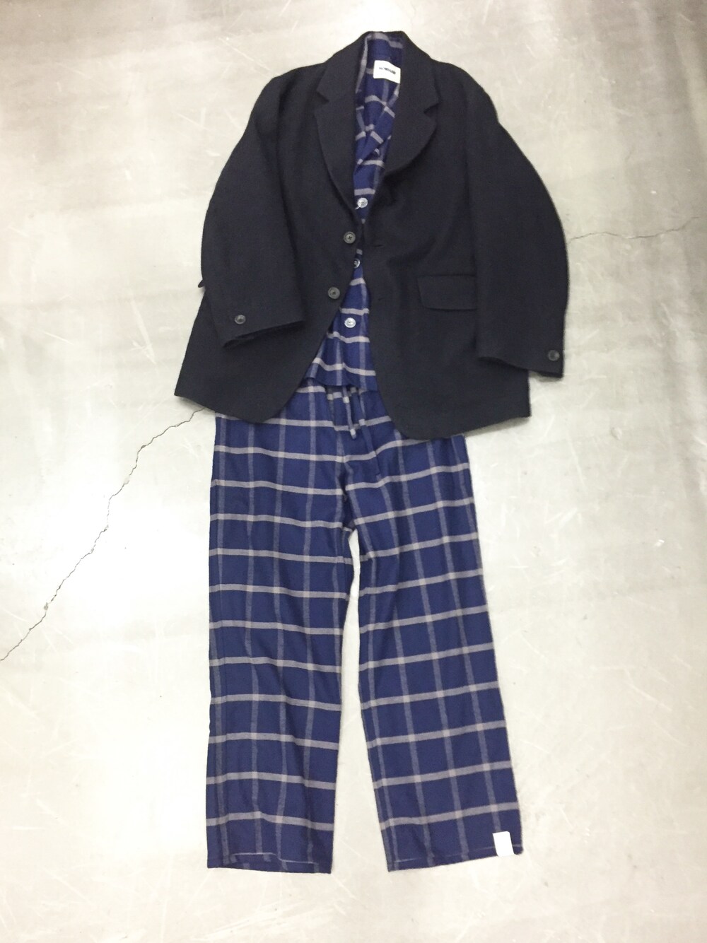 「#uru#urutokyo」｜「no brandのオーバージャケット（テーラードジャケット、ブルー系）」を使った、casaguccaさん（メンズ・180cm）の秋コーディネートの1枚目の写真