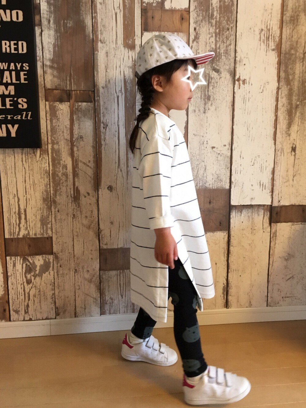 「kids、キッズコーデ、春コーデ、韓国子供服、キャップ、スタンスミス、動物モチーフ、5歳、ボーダー」｜「韓国子供服のアイテム（ワンピース/ドレス、ホワイト系）」を使った、enri_koさん（キッズ・100cm）の春コーディネートの1枚目の写真
