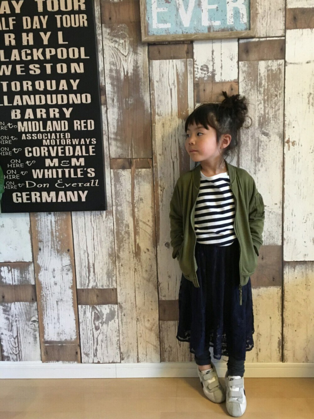 「キッズファッション、女の子、おだんごヘアー、MA-1、ボーダー、春コーデ、レース、きれいめカジュアル、甘辛すきだカラ祭、甘辛mix」｜「Right-onの【MPS】カットMA-1（MA-1、グリーン系）」を使った、enri_koさん（キッズ・100cm）の春コーディネートの1枚目の写真