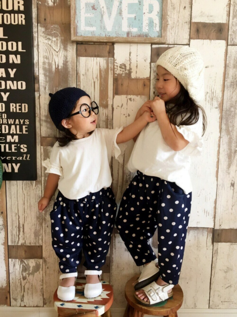 「kids、女の子、リンクコーデ、おそろいコーデ、ふたごコーデ、姉妹コーデ、ﾏﾙﾒｶﾞﾈ、どんぐり帽、ぶんぶん おかえりな祭。」｜「MARKEY'SのＦＲＩＬＬ　ＳＬＥＥＶＥ　Ｔ(80～140cm)（Tシャツ/カットソー、ホワイト系）」を使った、enri_koさん（キッズ・100cm）の夏コーディネートの1枚目の写真