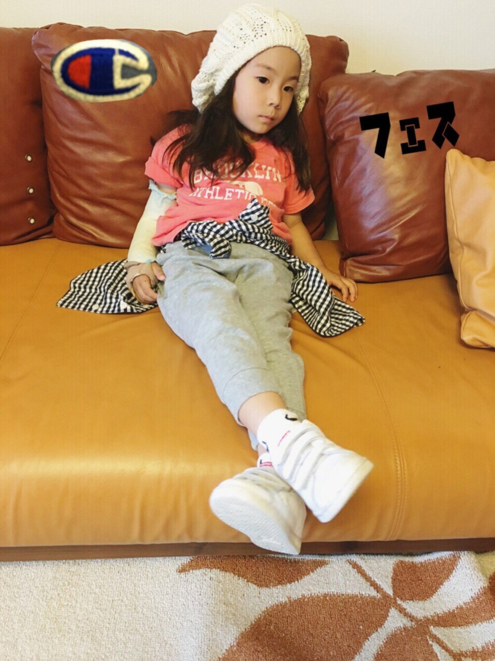 「ピンク×グレー、ピングレーズ、チャンピオン、カジュアル、キッズコーデ、Tシャツ、スタンスミス、チャンピオンしか着れなくて。。。夏'16」｜「GUのアイテム（パンツ、グレー系）」を使った、enri_koさん（キッズ・100cm）の夏コーディネートの1枚目の写真