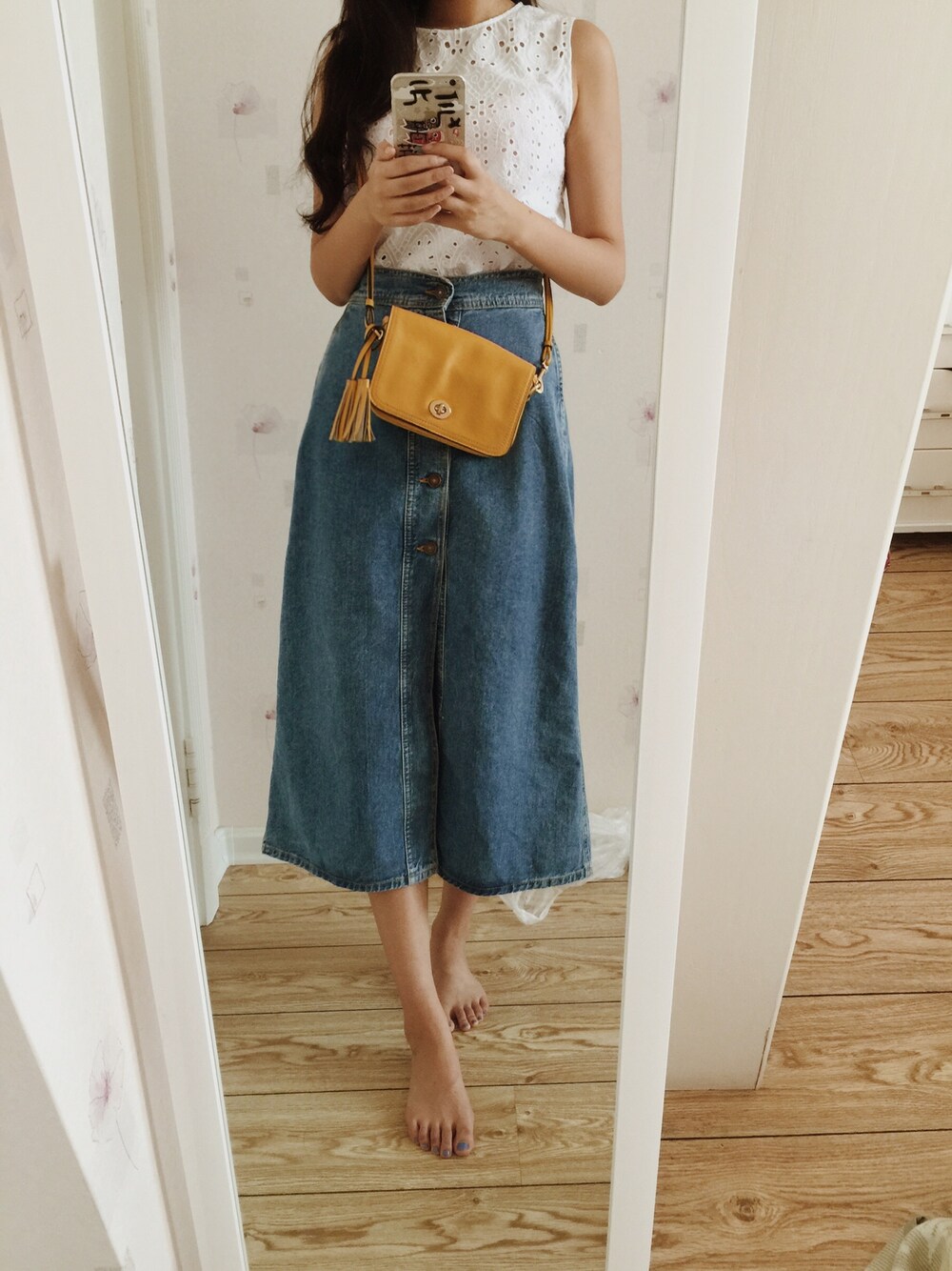 「ZARAのアイテム（デニムスカート、ブルー系）」を使った、yaoayoさん（レディース・172cm）の夏コーディネートの1枚目の写真