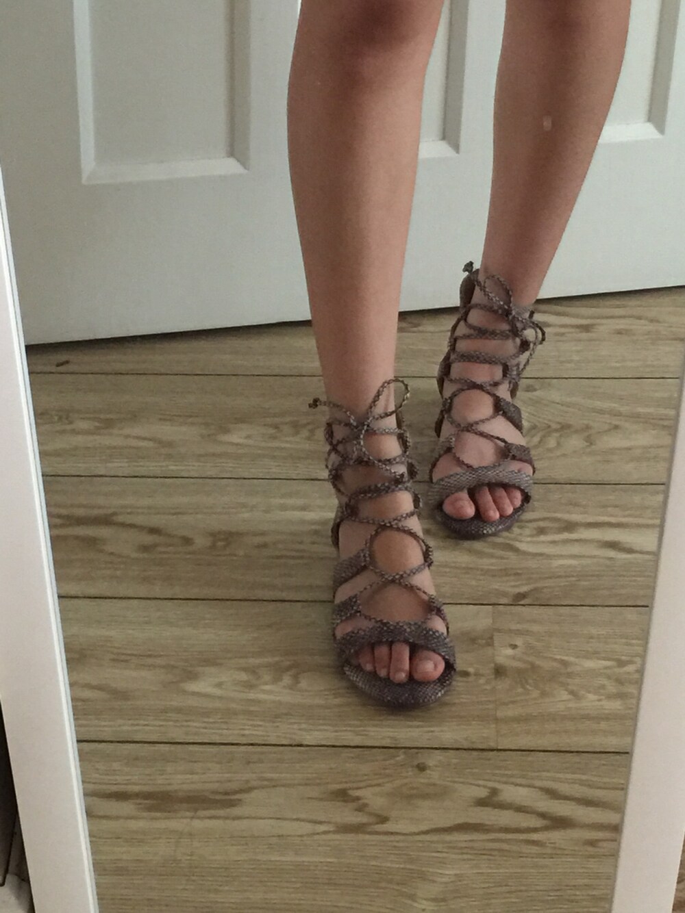 「TOPSHOPのアイテム（サンダル、その他）」を使った、yaoayoさん（レディース・172cm）の夏コーディネートの1枚目の写真