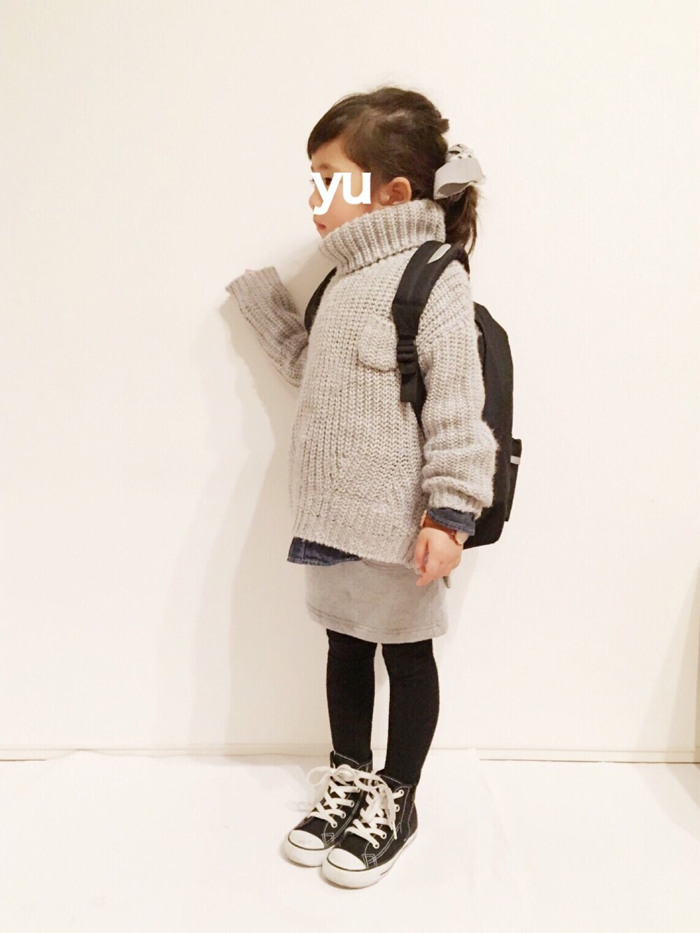 「キッスコーデ、kids、シンプル、カジュアル、タートルネック、スカート、Daniel Wellington、ダニエルウェリントン」｜「ZARAのアイテム（ニット/セーター、グレー系）」を使った、yuuunaさん（キッズ・100cm）の冬コーディネートの1枚目の写真