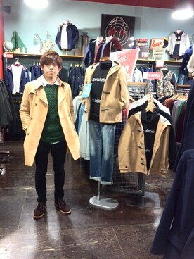 「白シャツ×ニット」｜「アイテム（チェスターコート）」を使った、りょーへいさん（メンズ・170cm）の冬コーディネート