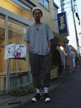 「アイテム（スラックス）」を使った、吉岡 レオさん（メンズ・175cm）の春コーディネート
