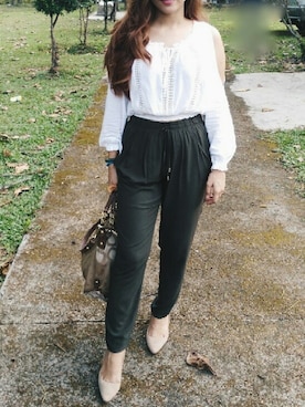 「zaloramy」｜「アイテム（ハンドバッグ）」を使った、Sonia Ashwiniさん（レディース・160cm）の春コーディネート