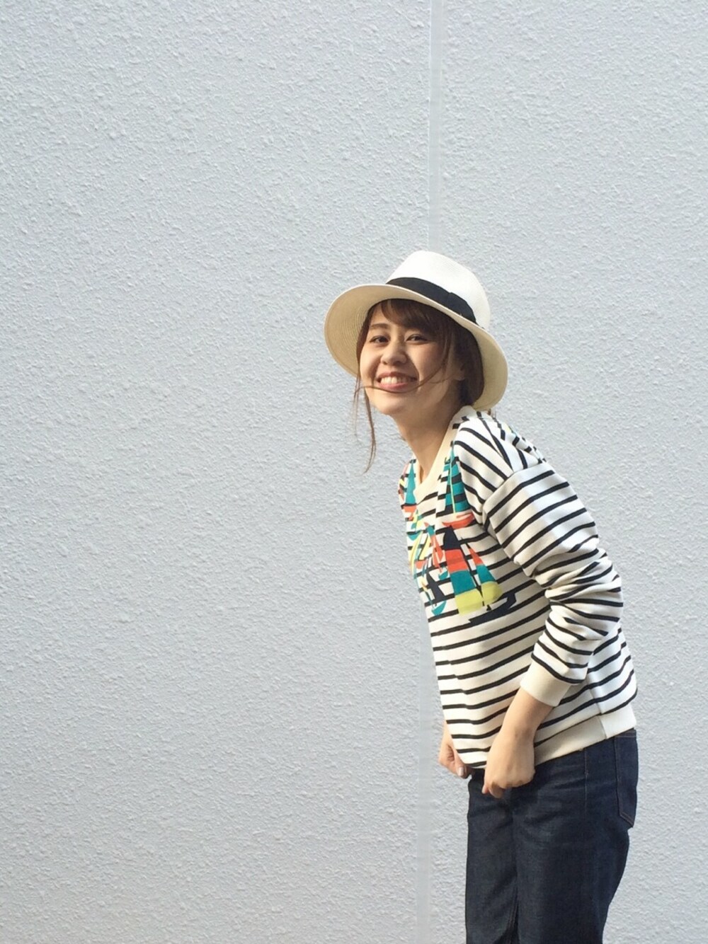 「petit bateau、プチバトー、ボーダートップス、ハット、マリン」｜「ADAM ET ROPE'のアイテム（スウェット、ホワイト系）」を使った、andyさん（レディース・162cm）の春コーディネートの1枚目の写真