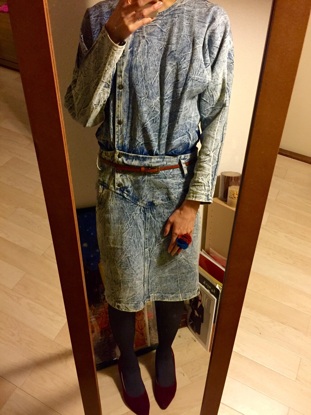「クラッシュデニム、ワンピース、vintage、からぶり人生笑、半額命」｜「no brandのボルドー
（パンプス、その他）」を使った、renさん（レディース・172cm）の春コーディネートの1枚目の写真