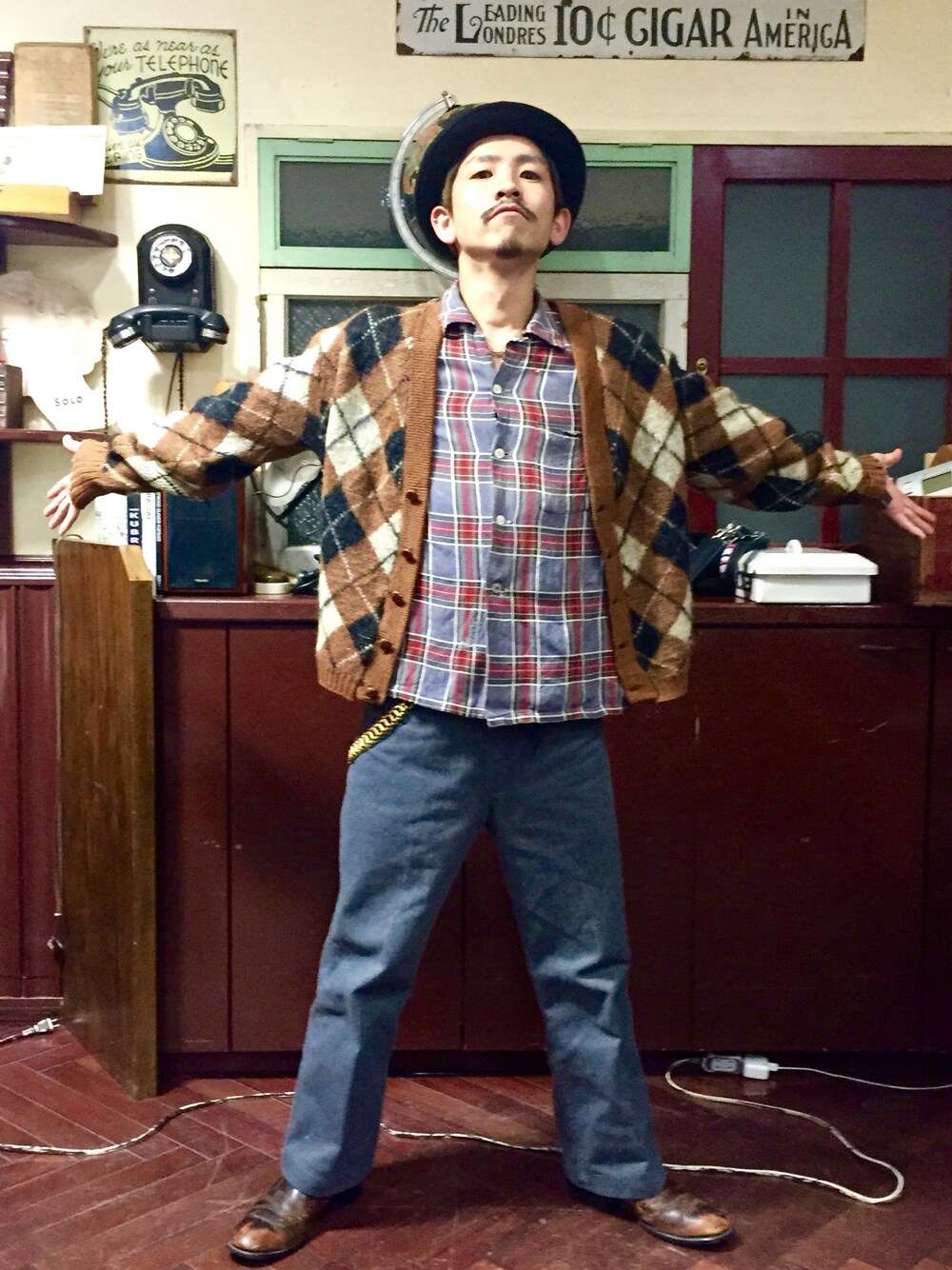 「古着MIX、vintage、ベンデイビス、ボルサリーノ、ブーツ、ハット、カーディガン、アンティーク」｜「50’s vintageのアイテム（シャツ/ブラウス、その他）」を使った、kuroさん（メンズ・163cm）の冬コーディネートの1枚目の写真