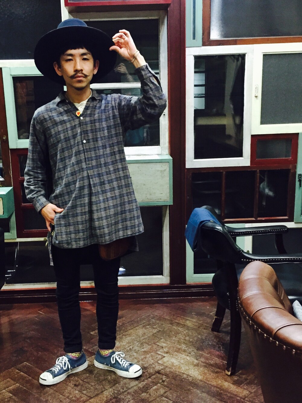 「古着、ビンテージ、vintage、スキニー、黒、ブラック、ハット、コンバース、フレンチ、ヒゲ」｜「UNIQLOのアイテム（その他パンツ、ブラック系）」を使った、kuroさん（メンズ・163cm）の秋コーディネートの1枚目の写真