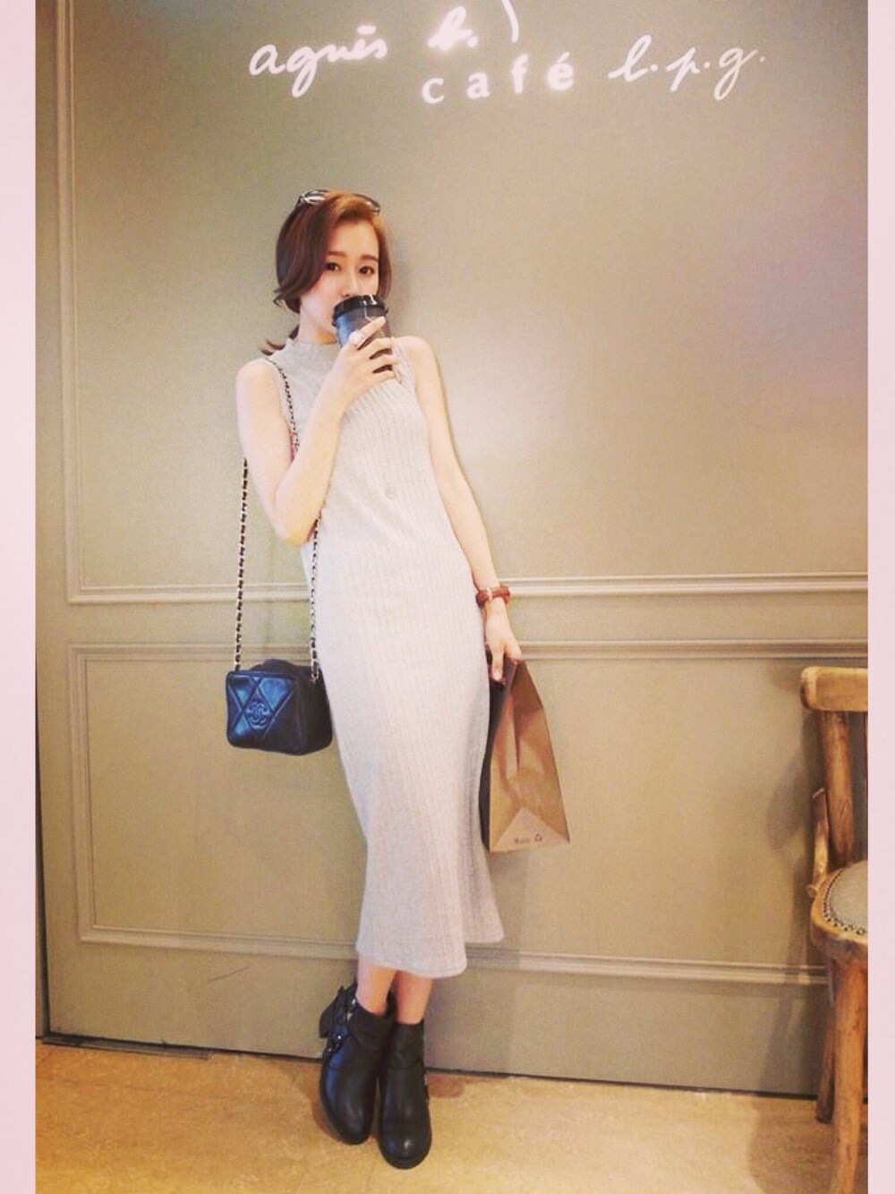 「coffee shop」｜「grace giftのアイテム（ワンピース、グレー系）」を使った、唐葳さん（レディース・155cm）の秋コーディネートの1枚目の写真