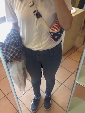 「アイテム（ボディバッグ/ウエストポーチ、ブルー系）」を使った、saさん（レディース・160cm）の夏コーディネート