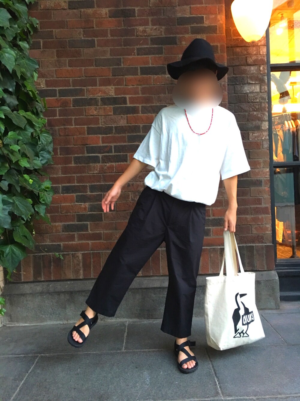 「シンプル、Tシャツ、サンダル、ハット、タックイン、アメリカンラグシー、WEGO、チャムス」｜「GUのアイテム（ハット、ブラック系）」を使った、さゆうさん（メンズ・174cm）の秋コーディネートの1枚目の写真