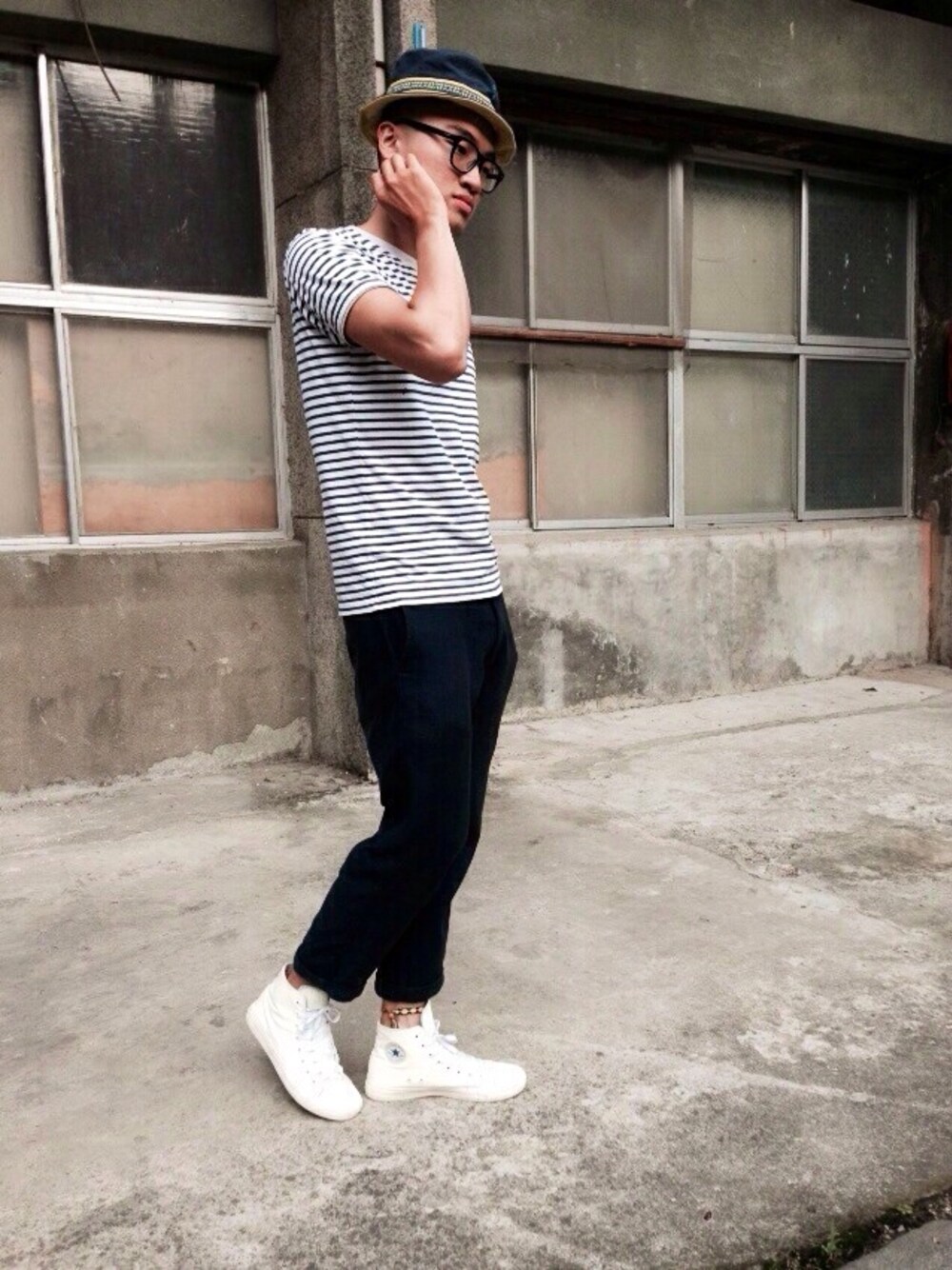 「CONVERSEのアイテム（スニーカー、ホワイト系）」を使った、Mさん（メンズ・175cm）の夏コーディネートの1枚目の写真