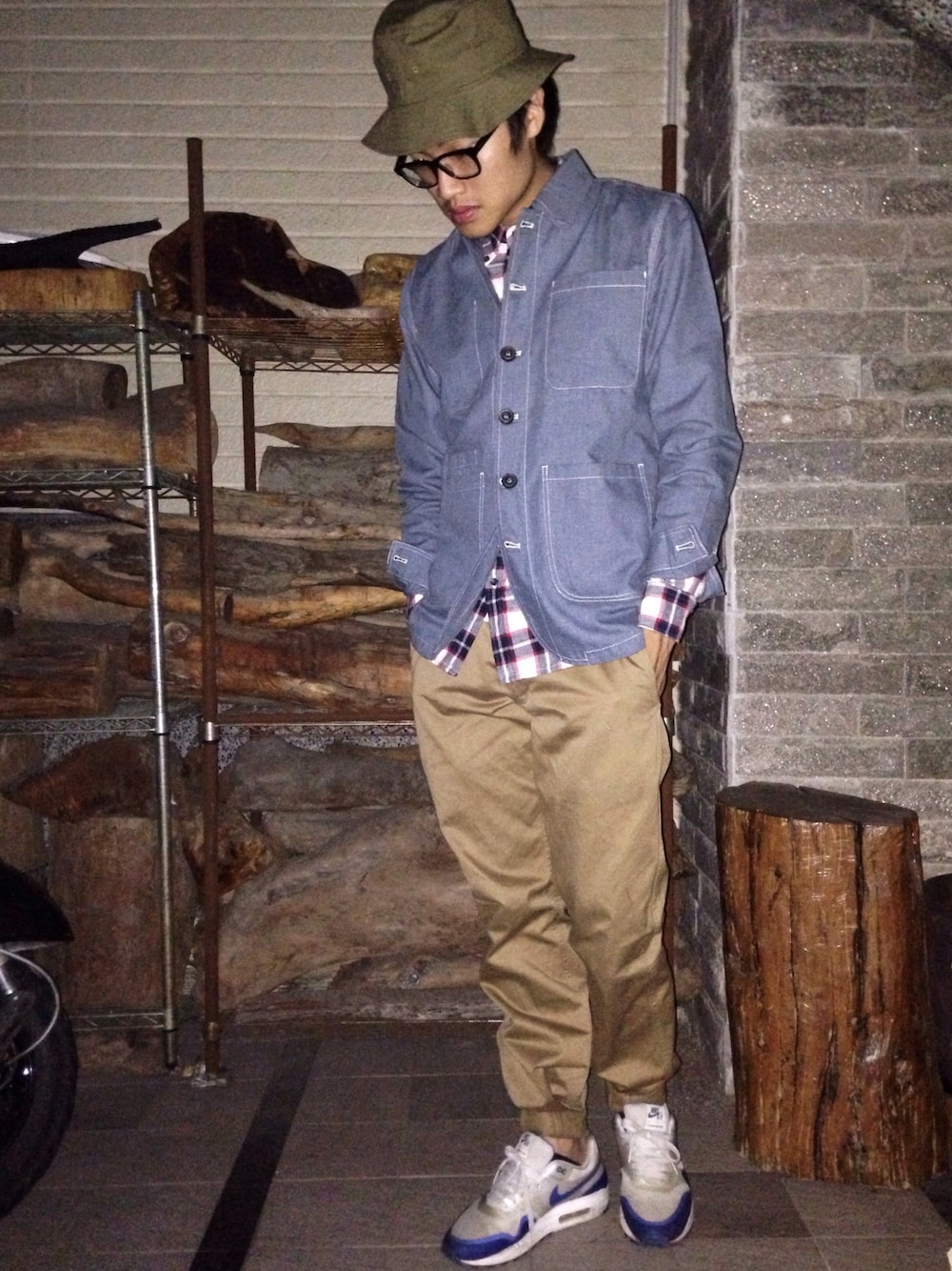 「wisdom、UNIQLO、NIKE、hat、outdoor」｜「UNIQLOのアイテム（シャツ/ブラウス、ホワイト系）」を使った、Mさん（メンズ・175cm）の冬コーディネートの1枚目の写真