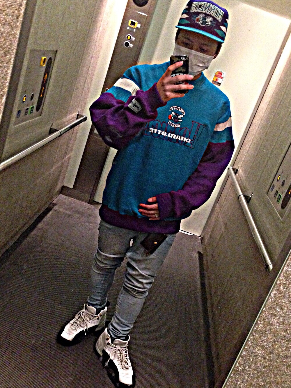 「Jordan、AIR JORDAN、aj12、Hornets、ホーネッツ、逆三角形、MITCHELL&NESS、street、blue」｜「Mitchell&NessのHornets CAP（キャップ、ブルー系）」を使った、Takezooo。さん（メンズ・160cm）の秋コーディネートの1枚目の写真