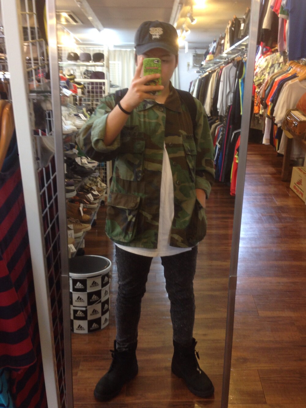 「vintage、stussy、迷彩、カモ柄、ダンス、Timberland」｜「STUSSYのstussy vintage cap（キャップ、ブラック系）」を使った、Takezooo。さん（メンズ・160cm）の春コーディネートの1枚目の写真