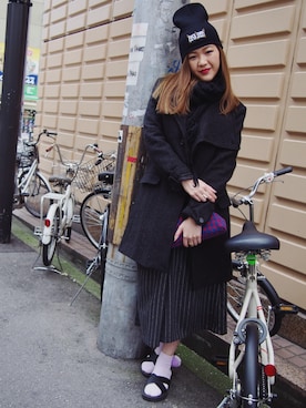 「アイテム（ビーチサンダル、ブラック系）」を使った、Lydia Liu さん（レディース・171cm）の冬コーディネート