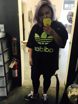 「adidas Originals（アディダスオリジナルス）のアイテム（Tシャツ/カットソー、ブラック系）」を使った、meinaさん（レディース）の冬コーディネート