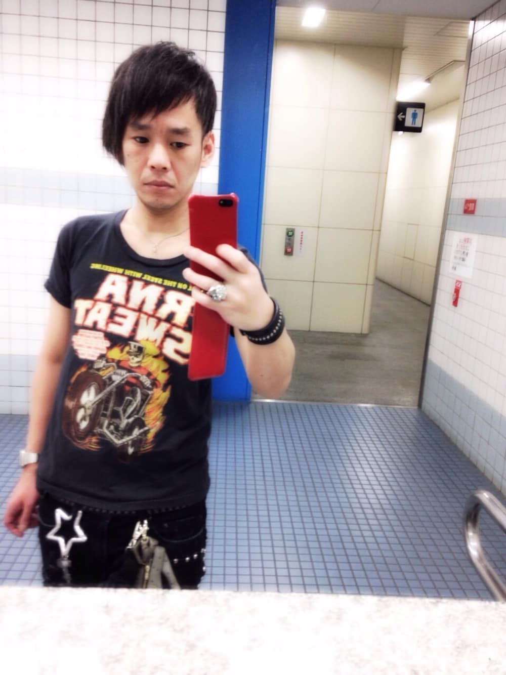 「RNAのアイテム（Tシャツ/カットソー、ブラック系）」を使った、Rockstar☆さん（メンズ・162cm）の春コーディネートの1枚目の写真