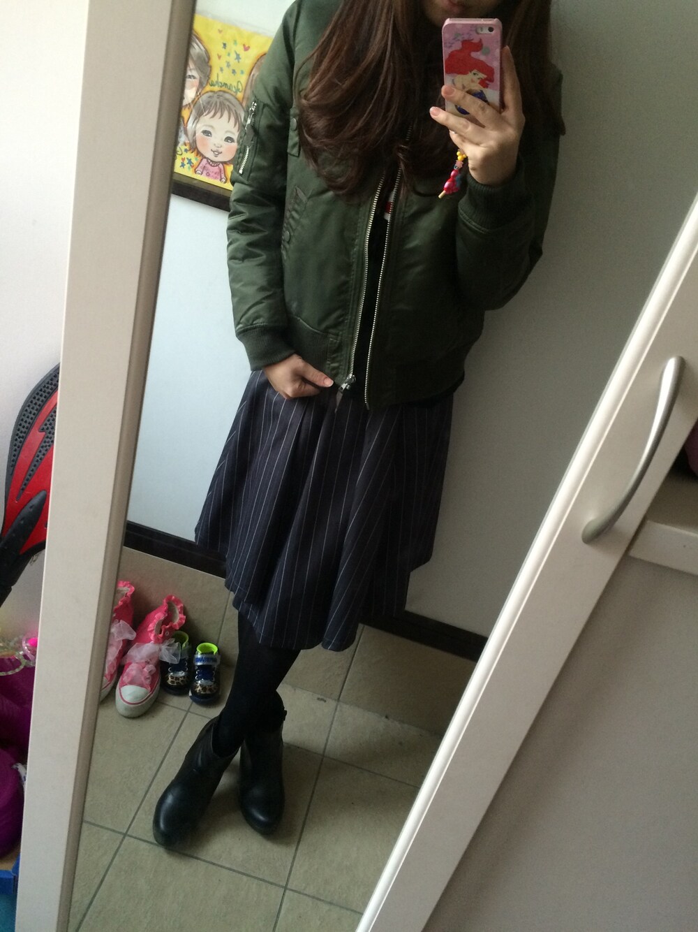 「DRWCYSのアイテム（ミリタリージャケット、グリーン系）」を使った、miyukiさん（レディース・156cm）の冬コーディネートの1枚目の写真