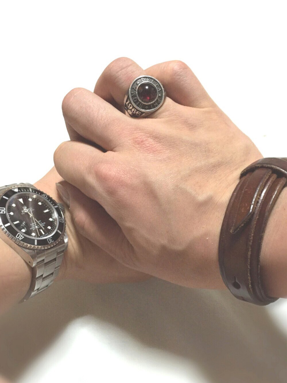 「ROLEXのアイテム（アナログ腕時計、ブラック系）」を使った、tさん（メンズ・175cm）の春コーディネートの1枚目の写真